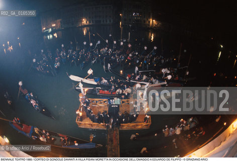 Nome: .BIENNALE TEATRO 1985.Descrizione: .FESTA A VILLA PISANI MORETTA IN OCCASIONE DELLOMAGGIO A EDUARDO DE FILIPPO / BARCHE (GONDOLE).Credit: ©Graziano Arici/Rosebud2 .Nazione: .ITALIA.Cittˆ: .VENEZIA.Data: .1985