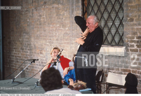 Nome: .BIENNALE TEATRO 1985.Descrizione: .RE CERVO INCONTRA ARLECCHINO / LAMERICAN REPERTORY THEATRE IN VISITA AL LABORATORIO DI DARIO FO / CENTRO CULTURALE TRE OCI GIUDECCA.Credit: ©Graziano Arici/Rosebud2 .Nazione: ..Cittˆ: .VENEZIA.Data: .1985
