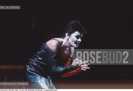Nome: .BIENNALE TEATRO 1985.Descrizione: .LA NUIT DE MADAME LUCIENNE DA COPI/ REGIA DI JORGE LAVELLI / AL TEATRO GOLDONI.Credit: ©Graziano Arici/Rosebud2 .Nazione: .FRANCIA.Cittˆ: .VENEZIA.Data: .1985