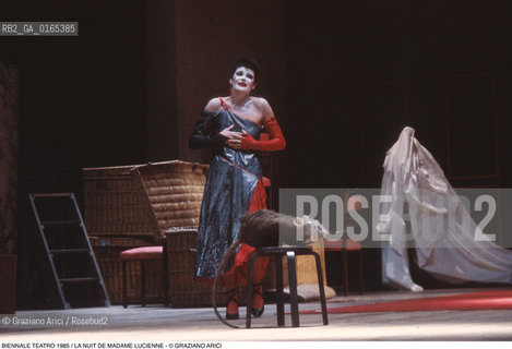 Nome: .BIENNALE TEATRO 1985.Descrizione: .LA NUIT DE MADAME LUCIENNE DA COPI/ REGIA DI JORGE LAVELLI / AL TEATRO GOLDONI.Credit: ©Graziano Arici/Rosebud2 .Nazione: .FRANCIA.Cittˆ: .VENEZIA.Data: .1985