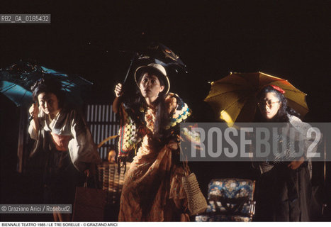 Nome: .BIENNALE TEATRO 1985.Descrizione: .LE TRE SORELLE / DA ANTON CECHOV / REGIA ADATTAMENTO E COSTUMI DI TADASHI SUZUKI / ATTORI DELLO SCOT SUZUKI COMPANY OF TOGA / AL TEATRO DEL RIDOTTO.Credit: ©Graziano Arici/Rosebud2 .Nazione: .GIAPPONE.Cittˆ: .VENEZIA.Data: .1985