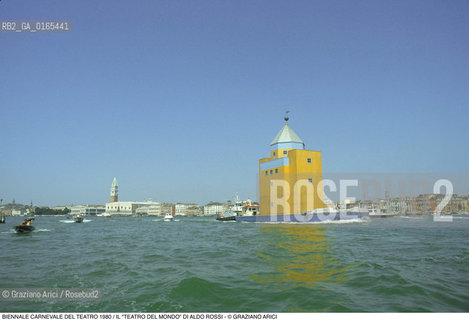 Nome: .BIENNALE CARNEVALE DEL TEATRO 1980.Descrizione: .IL TEATRO DEL MONDO PROGETTO DELLARCHITETTO ALDO ROSSI.Credit: ©Graziano Arici/Rosebud2 .Nazione: .ITALIA.Cittˆ: .VENEZIA.Data: .1980