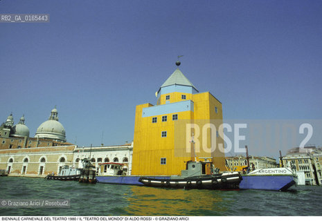 Nome: .BIENNALE CARNEVALE DEL TEATRO 1980.Descrizione: .IL TEATRO DEL MONDO PROGETTO DELLARCHITETTO ALDO ROSSI / A VENEZIA.Credit: ©Graziano Arici/Rosebud2 .Nazione: .ITALIA.Cittˆ: .VENEZIA.Data: .1980