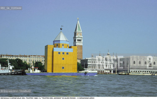 Nome: .BIENNALE CARNEVALE DEL TEATRO 1980.Descrizione: .IL TEATRO DEL MONDO PROGETTO DELLARCHITETTO ALDO ROSSI / A VENEZIA.Credit: ©Graziano Arici/Rosebud2 .Nazione: .ITALIA.Cittˆ: .VENEZIA.Data: .1980