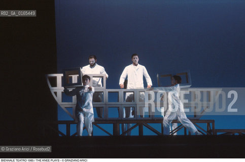 Nome: .BIENNALE TEATRO 1985.Descrizione: .THE KNEE PLAYS / REGIA DI ROBERT WILSON E DAVID BYRNE / SEZIONE AMERICANA DA CIVIL WARS: A TREE IS BEST MEASURED WHEN IT IS DOWN  DI ROBERT WILSON / AL TEATRO MALIBRAN.Credit: ©Graziano Arici/Rosebud2 .Nazione: .USA.Cittˆ: .VENEZIA.Data: .1985