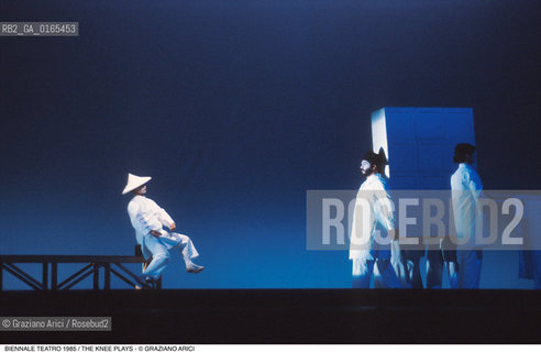 Nome: .BIENNALE TEATRO 1985.Descrizione: .THE KNEE PLAYS / REGIA DI ROBERT WILSON E DAVID BYRNE / SEZIONE AMERICANA DA CIVIL WARS: A TREE IS BEST MEASURED WHEN IT IS DOWN  DI ROBERT WILSON / AL TEATRO MALIBRAN.Credit: ©Graziano Arici/Rosebud2 .Nazione: .USA.Cittˆ: .VENEZIA.Data: .1985
