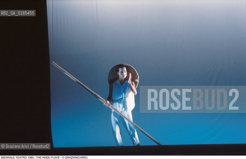 Nome: .BIENNALE TEATRO 1985.Descrizione: .THE KNEE PLAYS / REGIA DI ROBERT WILSON E DAVID BYRNE / SEZIONE AMERICANA DA CIVIL WARS: A TREE IS BEST MEASURED WHEN IT IS DOWN  DI ROBERT WILSON / AL TEATRO MALIBRAN.Credit: ©Graziano Arici/Rosebud2 .Nazione: .USA.Cittˆ: .VENEZIA.Data: .1985