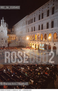 Nome: .PREMIO LETTERARIO IL CAMPIELLO.Descrizione: .LETTERATURA / PALCO PUBBLICO ORCHESTRA SCHERMO GIGANTE.Credit: ©Graziano Arici/Rosebud2 Costo: ..Nazione: .ITALIA.Cittˆ: .VENEZIA.Data: .1997.