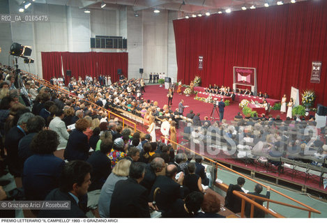Nome: .PREMIO LETTERARIO IL CAMPIELLO.Descrizione: .LETTERATURA / PALCO GIURIA PUBBLICO / AL PALAZZETTO DELLO SPORT .Credit: ©Graziano Arici/Rosebud2 Costo: ..Nazione: .ITALIA.Cittˆ: ..Data: .1993.