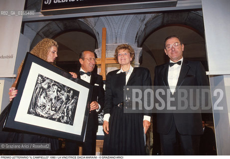 Nome: .PREMIO LETTERARIO IL CAMPIELLO.Descrizione: .LETTERATURA / LA SCRITTRICE DACIA MARAINI RICEVE IL PREMIO.Credit: ©Graziano Arici/Rosebud2 Costo: ..Nazione: .ITALIA.Cittˆ: ..Data: .1990.