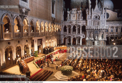 Nome: .PREMIO LETTERARIO IL CAMPIELLO.Descrizione: .LETTERATURA / PALCO GIURIA PUBBLICO CORO  .Credit: ©Graziano Arici/Rosebud2 Costo: ..Nazione: .ITALIA.Cittˆ: .VENEZIA.Data: .199O.