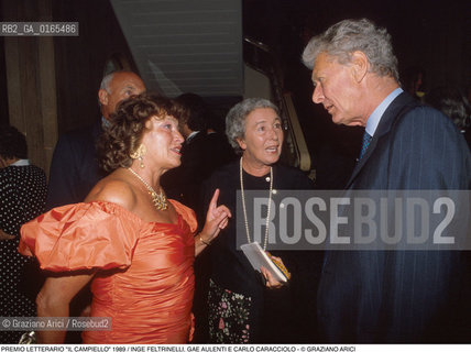 Nome: .PREMIO LETTERARIO IL CAMPIELLO.Descrizione: .LETTERATURA / LEDITORE INGE FELTRINELLI CON LARCHITETTO GAE AULENTI E IL PRESIDENTE DEL CONSIGLIO DI AMMINISTRAZIONE DE LA REPUBBLICA CARLO CARACCIOLO.Credit: ©Graziano Arici/Rosebud2 Costo: ..Nazione: .ITALIA.Cittˆ: ..Data: .1989.