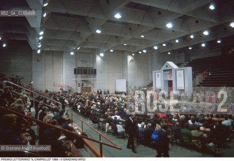 Nome: .PREMIO LETTERARIO IL CAMPIELLO.Descrizione: .LETTERATURA / PALCO GIURIA PUBBLICO / AL PALAZZETTO DELLO SPORT  .Credit: ©Graziano Arici/Rosebud2 Costo: ..Nazione: .ITALIA.Cittˆ: ..Data: .1989.