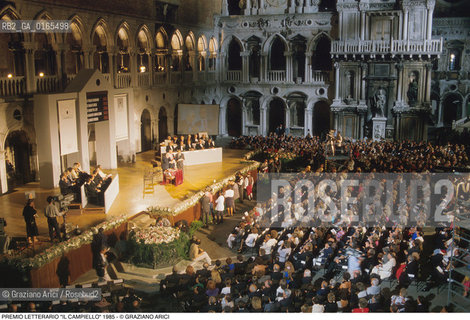Nome: .PREMIO LETTERARIO IL CAMPIELLO.Descrizione: .LETTERATURA / PALCO GIURIA PUBBLICO  .Credit: ©Graziano Arici/Rosebud2 Costo: ..Nazione: .ITALIA.Cittˆ: .VENEZIA.Data: .1985.