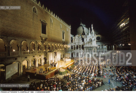 Nome: .PREMIO LETTERARIO IL CAMPIELLO.Descrizione: .LETTERATURA / PALCO GIURIA PUBBLICO  .Credit: ©Graziano Arici/Rosebud2 Costo: ..Nazione: .ITALIA.Cittˆ: .VENEZIA.Data: .1985.