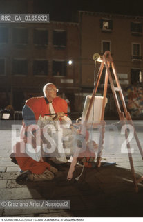 Nome: .IL CORSO DEL COLTELLO DI CLAES OLDENBURG E COOSJE VAN BRUGGEN .Descrizione: .ARTE PERFORMANCE / LARCHITETTO CLAES OLDENBURG IN COSTUME CON PENNELLO / ALLARSENALE .Credit: ©Graziano Arici/Rosebud2 Costo: ..Nazione: .ITALIA.Cittˆ: .VENEZIA.Data: .1984.
