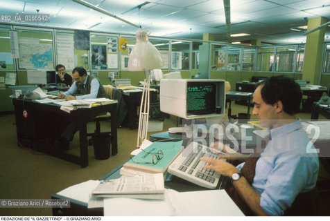 Nome: .REDAZIONE DE IL GAZZETTINO    .Descrizione: .GIORNALISTI COMPUTERS.Credit: ©Graziano Arici/Rosebud2 Costo: ..Nazione: .ITALIA.Cittˆ: .MESTRE (VE).Data: .1989..