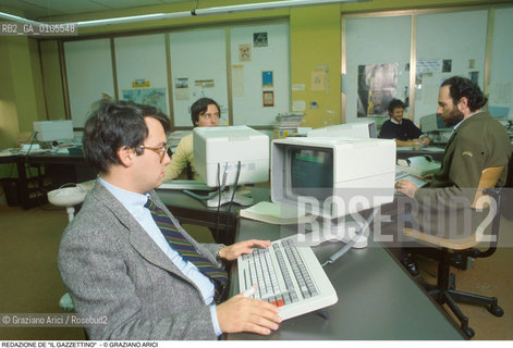 Nome: .REDAZIONE DE IL GAZZETTINO    .Descrizione: .GIORNALISTI COMPUTERS.Credit: ©Graziano Arici/Rosebud2 Costo: ..Nazione: .ITALIA.Cittˆ: .MESTRE (VE).Data: .1989..