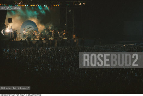 Nome: .CONCERTO ITALY FOR ITALY.Descrizione: .PALCO PUBBLICO.Credit: ©Graziano Arici/Rosebud2 Costo: ..Nazione: .ITALIA.Cittˆ: .TRENTO.Data: .1985.