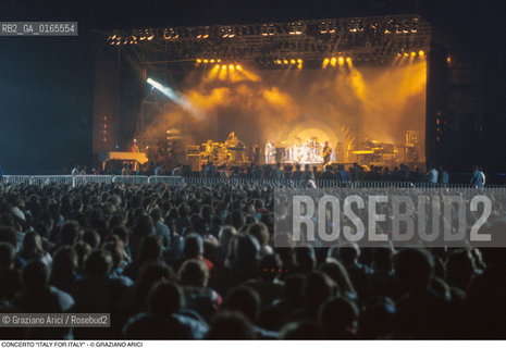 Nome: .CONCERTO ITALY FOR ITALY.Descrizione: .PALCO PUBBLICO.Credit: ©Graziano Arici/Rosebud2 Costo: ..Nazione: .ITALIA.Cittˆ: .TRENTO.Data: .1985.