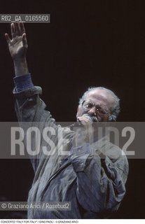 Nome: .CONCERTO ITALY FOR ITALY.Descrizione: .IL CANTANTAUTORE GINO PAOLI.Credit: ©Graziano Arici/Rosebud2 Costo: ..Nazione: .ITALIA.Cittˆ: .TRENTO.Data: .1985.