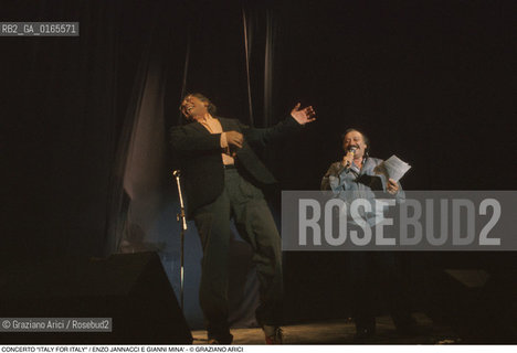 Nome: .CONCERTO ITALY FOR ITALY.Descrizione: .IL CANTANTE ENZO JANNACCI E IL GIORNALISTA PRESENTATORE GIANNI MINA.Credit: ©Graziano Arici/Rosebud2 Costo: ..Nazione: .ITALIA.Cittˆ: .TRENTO.Data: .1985.