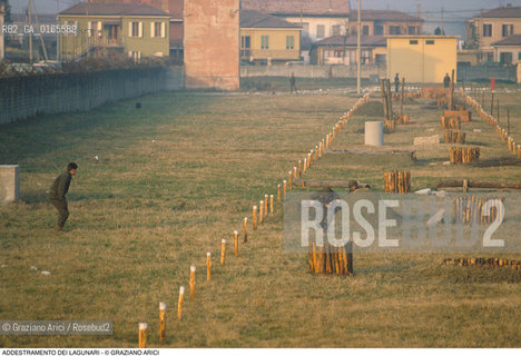Nome: .LAGUNARI .Descrizione: .ESERCITO MILITARI / ADDESTRAMENTO ARMI.Credit: ©Graziano Arici/Rosebud2 Costo: ..Nazione: .ITALIA.Cittˆ: ..Data: .1990..