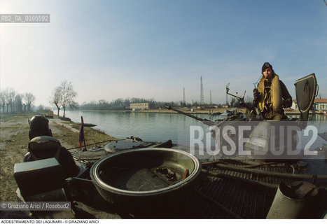 Nome: .LAGUNARI .Descrizione: .ESERCITO MILITARI / ADDESTRAMENTO CARRO ARMATO.Credit: ©Graziano Arici/Rosebud2 Costo: ..Nazione: .ITALIA.Cittˆ: ..Data: .1990..