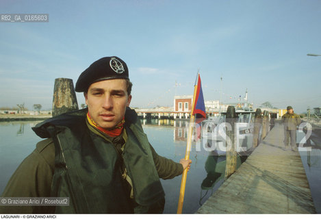 Nome: .LAGUNARI .Descrizione: .ESERCITO MILITARI / PONTILE.Credit: ©Graziano Arici/Rosebud2 Costo: ..Nazione: .ITALIA.Cittˆ: ..Data: .1990..