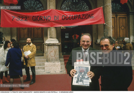 Nome: .CONVEGNO A TRENTO VENTANNI DOPO.Descrizione: .MARCO BOATO E GIGI ROTELLI / UNIVERSITA DEGLI STUDI DI TRENTO SOCIOLOGIA / MOVIMENTO STUDENTESCO STRISCIONE.Credit: ©Graziano Arici/Rosebud2 Costo: ..Nazione: .ITALIA.Cittˆ: .TRENTO.Data: .1988.