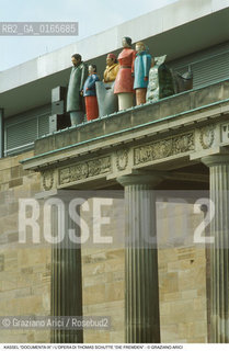 Nome: .KASSEL DOCUMENTA IX .Descrizione: .ARTE ESPOSIZIONE INTERNAZIONALE / LOPERA DI THOMAS SCHUTTE DIE FREMDEN.Credit: ©Graziano Arici/Rosebud2 Costo: ..Nazione: .GERMANIA.Cittˆ: .KASSEL.Data: .Giugno1992..