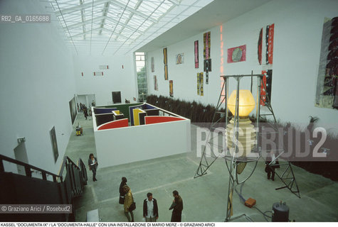 Nome: .KASSEL DOCUMENTA IX .Descrizione: .ARTE ESPOSIZIONE INTERNAZIONALE / LA DOCUMENTA-HALLE CON UNA INSTALLAZIONE DI MARIO MERZ.Credit: ©Graziano Arici/Rosebud2 Costo: ..Nazione: .GERMANIA.Cittˆ: .KASSEL.Data: .Giugno1992..