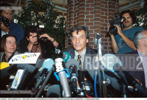 Nome: .KASSEL DOCUMENTA IX .Descrizione: .ARTE ESPOSIZIONE INTERNAZIONALE / IL DIRETTORE ARTISTICO JAN HOET ALLA CONFERENZA STAMPA DI PRESENTAZIONE DELLA MOSTRA.Credit: ©Graziano Arici/Rosebud2 Costo: ..Nazione: .GERMANIA.Cittˆ: .KASSEL.Data: .Giugno1992..
