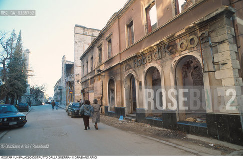 Nome: .MOSTAR.Descrizione: .GUERRA EX JUGOSLAVIA /  UN PALAZZO DISTRUTTO.Credit: ©Graziano Arici/Rosebud2 Costo: ..Nazione: .BOSNIA.Cittˆ: ..Data: .1994..