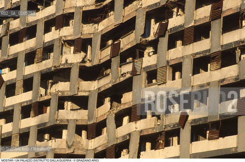 Nome: .MOSTAR.Descrizione: .GUERRA EX JUGOSLAVIA /  UN PALAZZO DISTRUTTO.Credit: ©Graziano Arici/Rosebud2 Costo: ..Nazione: .BOSNIA.Cittˆ: ..Data: .1994..