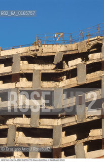 Nome: .MOSTAR.Descrizione: .GUERRA EX JUGOSLAVIA /  UN PALAZZO DISTRUTTO.Credit: ©Graziano Arici/Rosebud2 Costo: ..Nazione: .BOSNIA.Cittˆ: ..Data: .1994..