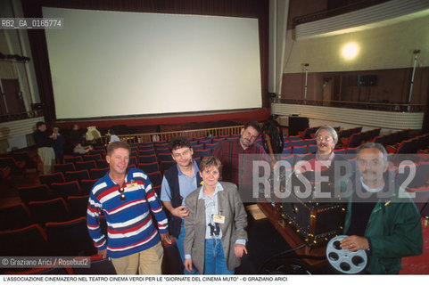 Nome: .LE GIORNATE DEL CINEMA MUTO .Descrizione: .FESTIVAL / LASSOCIAZIONE CINEMAZERO NEL TEATRO CINEMA VERDI CON PROIETTORE / IN FONDO CARLO MONTANARO.Credit: ©Graziano Arici/Rosebud2 Costo: ..Nazione: .ITALIA.Cittˆ: .PORDENONE.Data: .1996..