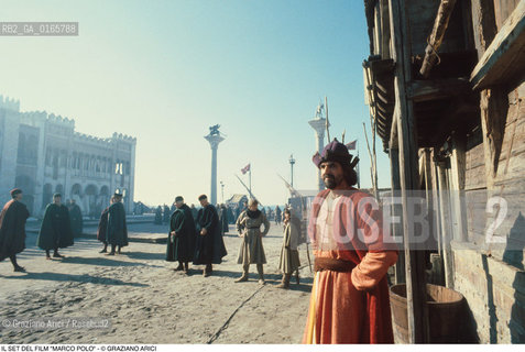 Nome: .MARCO POLO.Descrizione: .CINEMA FILM PER LA TV REGIA DI GIULIANO MONTALDO / SET ATTORI IN COSTUME.Credit: ©Graziano Arici/Rosebud2 / Costo: .A.Nazione: .ITALIA.Cittˆ: ..Data: .1979