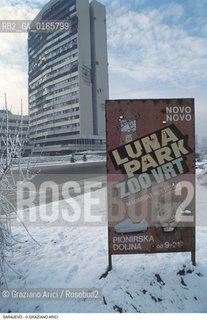 Nome: .SARAJEVO.Descrizione: .GUERRA EX JUGOSLAVIA / PALAZZO CARTELLONE DI UN LUNA PARK COLPITO DA PROIETTILI.Credit: ©Graziano Arici/Rosebud2 Costo: ..Nazione: .BOSNIA.Cittˆ: ..Data: .1994..