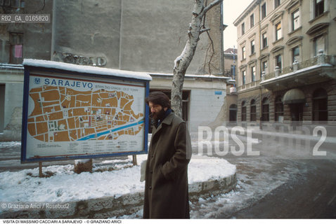 Nome: .SARAJEVO.Descrizione: .GUERRA EX JUGOSLAVIA / VISITA DEL SINDACO DI VENEZIA MASSIMO CACCIARI.Credit: ©Graziano Arici/Rosebud2 Costo: ..Nazione: .BOSNIA.Cittˆ: ..Data: .1994..