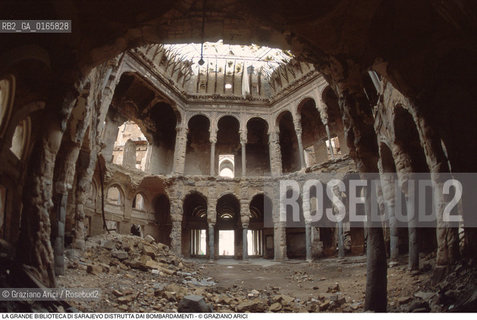 Nome: .SARAJEVO.Descrizione: .GUERRA EX JUGOSLAVIA / LA GRANDE BIBLIOTECA DISTRUTTA DAI BOMBARDAMENTI.Credit: ©Graziano Arici/Rosebud2 Costo: ..Nazione: .BOSNIA.Cittˆ: ..Data: .1994..