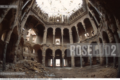 Nome: .SARAJEVO.Descrizione: .GUERRA EX JUGOSLAVIA / LA GRANDE BIBLIOTECA DISTRUTTA DAI BOMBARDAMENTI.Credit: ©Graziano Arici/Rosebud2 Costo: ..Nazione: .BOSNIA.Cittˆ: ..Data: .1994..