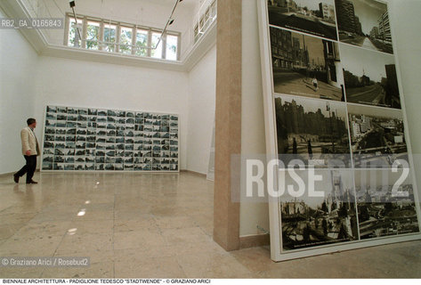 Caption: Nome: .7¡ BIENNALE ARCHITETTURA 2000 - CITTA: LESS AESTHETICS, MORE ETHICS .Descrizione: .PADIGLIONE TEDESCO STADTWENDE.Credit: ©Graziano Arici/Rosebud2 .Nazione: ..Cittˆ: ..Data: .2000