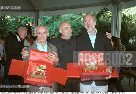 Caption: Nome: .7¡ BIENNALE ARCHITETTURA 2000 - CITTA: LESS AESTHETICS, MORE ETHICS .Descrizione: .LEONE DORO ALLA CARRIERA PAOLO SOLERI RENZO PIANO MASSIMILIANO FUKSAS ARCHITETTO .Credit: ©Graziano Arici/Rosebud2 .Nazione: ..Cittˆ: ..Data: .2000.Nazione: ..Cittˆ: ..Data: .2000