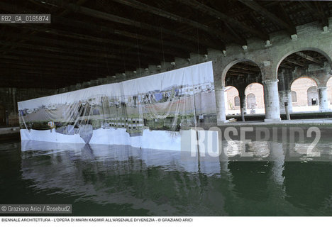 Caption: Nome: . 7¡ BIENNALE ARCHITETTURA 2000 - CITTA: LESS AESTHETICS, MORE ETHICS .Descrizione: .LOPERA DI MARIN KASIMIR ALLARSENALE DI VENEZIA  .Credit: ©Graziano Arici/Rosebud2 .Nazione: ..Cittˆ: ..Data: .2000