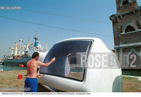Caption: Nome: . 7¡ BIENNALE ARCHITETTURA 2000 - CITTA: LESS AESTHETICS, MORE ETHICS .Descrizione: .LUNITA ABITATIVA DI JEAN MANEVAL ALLARSENALE DI VENEZIA .Credit: ©Graziano Arici/Rosebud2 .Nazione: ..Cittˆ: ..Data: .2000