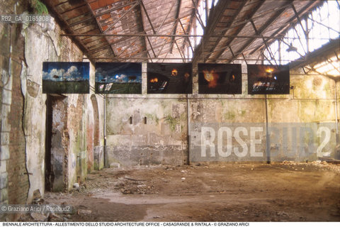 Caption: Nome: .7¡ BIENNALE ARCHITETTURA 2000 - CITTA: LESS AESTHETICS, MORE ETHICS .Descrizione: .ALLESTIMENTO DELLO STUDIO ARCHITECTURE OFFICE - CASAGRANDE & RINTALA / ARSENALE.Credit: ©Graziano Arici/Rosebud2 .Nazione: ..Cittˆ: ..Data: .2000