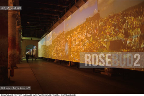 Caption: Nome: .7¡ BIENNALE ARCHITETTURA 2000 - CITTA: LESS AESTHETICS, MORE ETHICS .Descrizione: .IL GRANDE MURO CORDERIE ARSENALE.Credit: ©Graziano Arici/Rosebud2 .Nazione: ..Cittˆ: ..Data: .2000