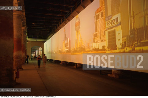 Caption: Nome: .7¡ BIENNALE ARCHITETTURA 2000 - CITTA: LESS AESTHETICS, MORE ETHICS .Descrizione: .IL GRANDE MURO CORDERIE ARSENALE.Credit: ©Graziano Arici/Rosebud2 .Nazione: ..Cittˆ: ..Data: .2000