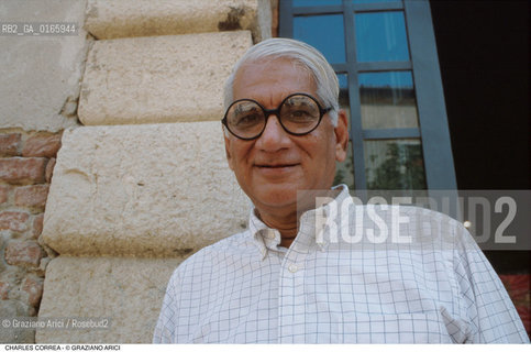 Caption: Nome: .7¡ BIENNALE ARCHITETTURA 2000 - CITTA: LESS AESTHETICS, MORE ETHICS .Descrizione: .CHALES CORREA ARCHITETTO.Credit: ©Graziano Arici/Rosebud2 .Nazione: ..Cittˆ: ..Data: .2000